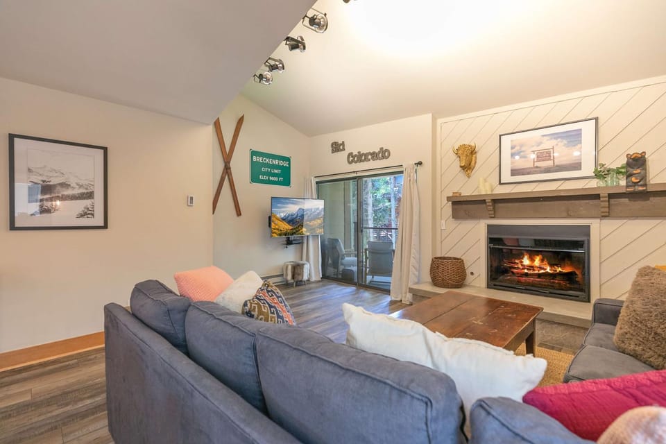 Sundowner II Treeline Condo: Ski-In, Walk To Town/Lift Apartment in Breckenridge