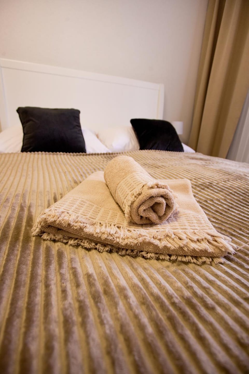 Bedroom, towels