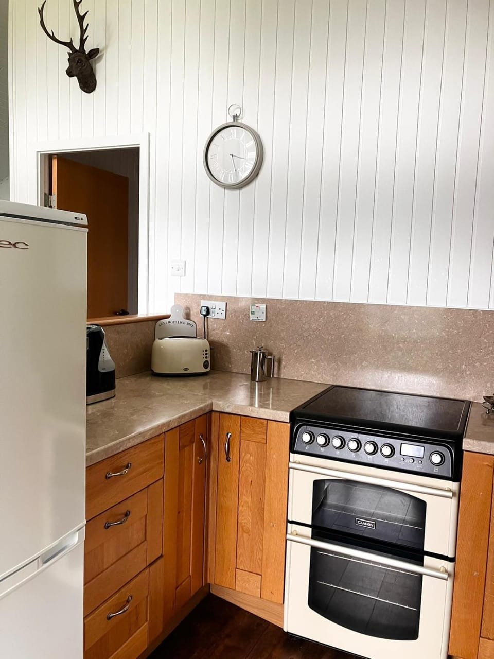 Coffee/tea facilities, Kitchen or kitchenette, pet friendly, stove, toaster