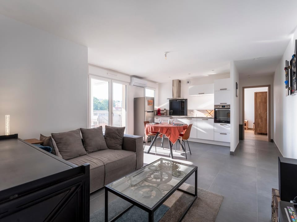 Living room, minibar, stove