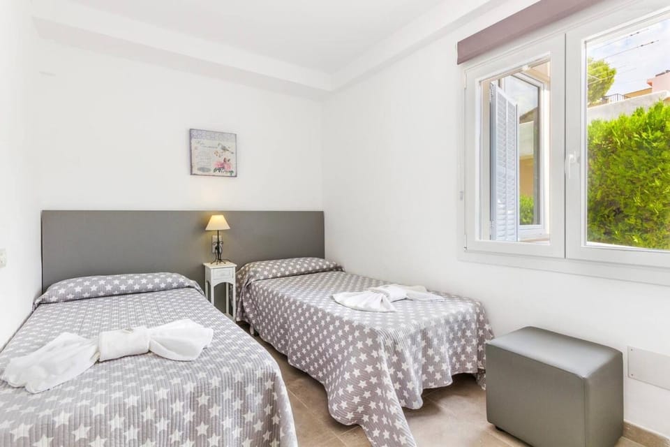 Property building, Living room, Bedroom