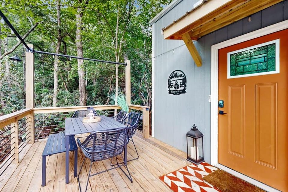 Cozy Lakeview Cottage House in Mills River