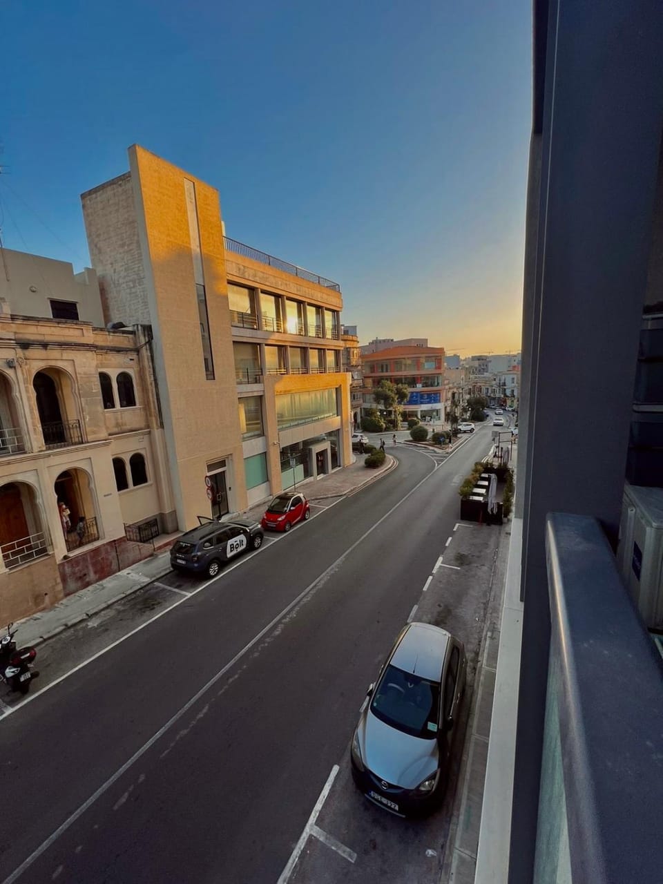 Neighbourhood, City view, Street view, Location, Sunset, Parking