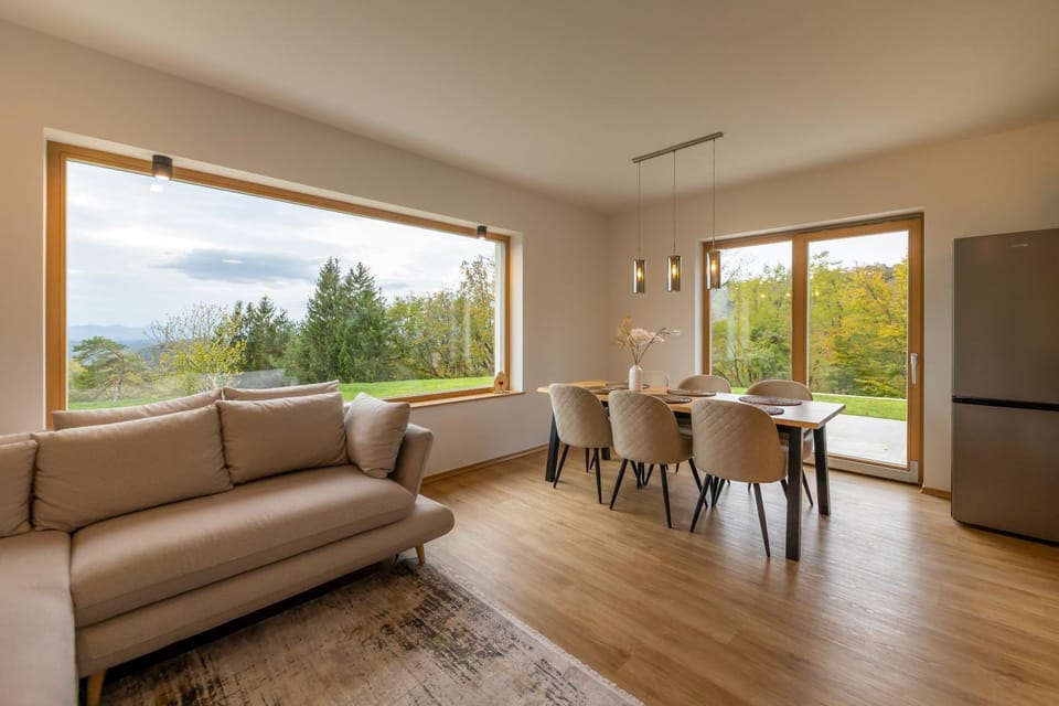 Dining area, Mountain view