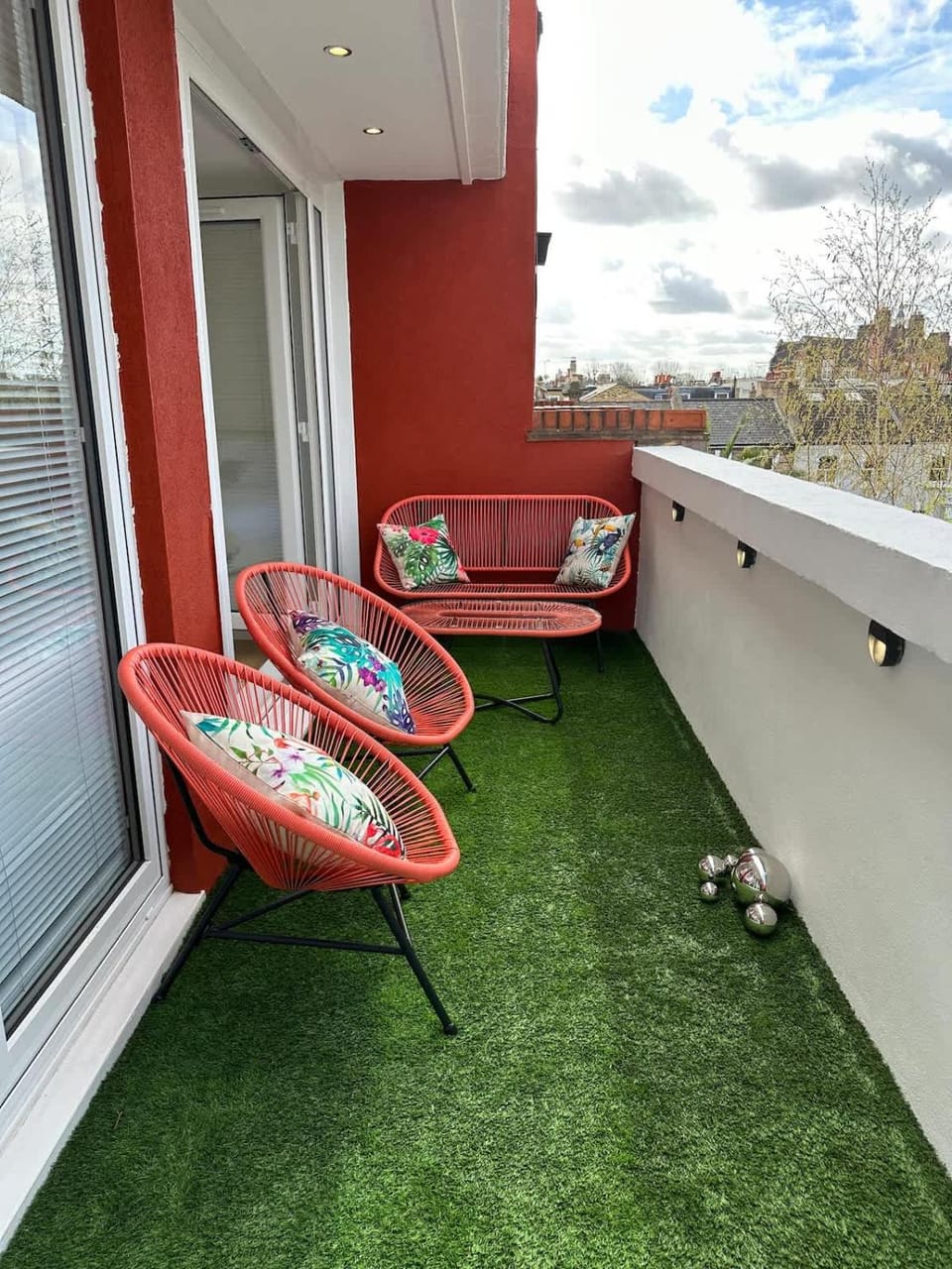 Stylish, Smart & Fun 4 Bed Home House in London