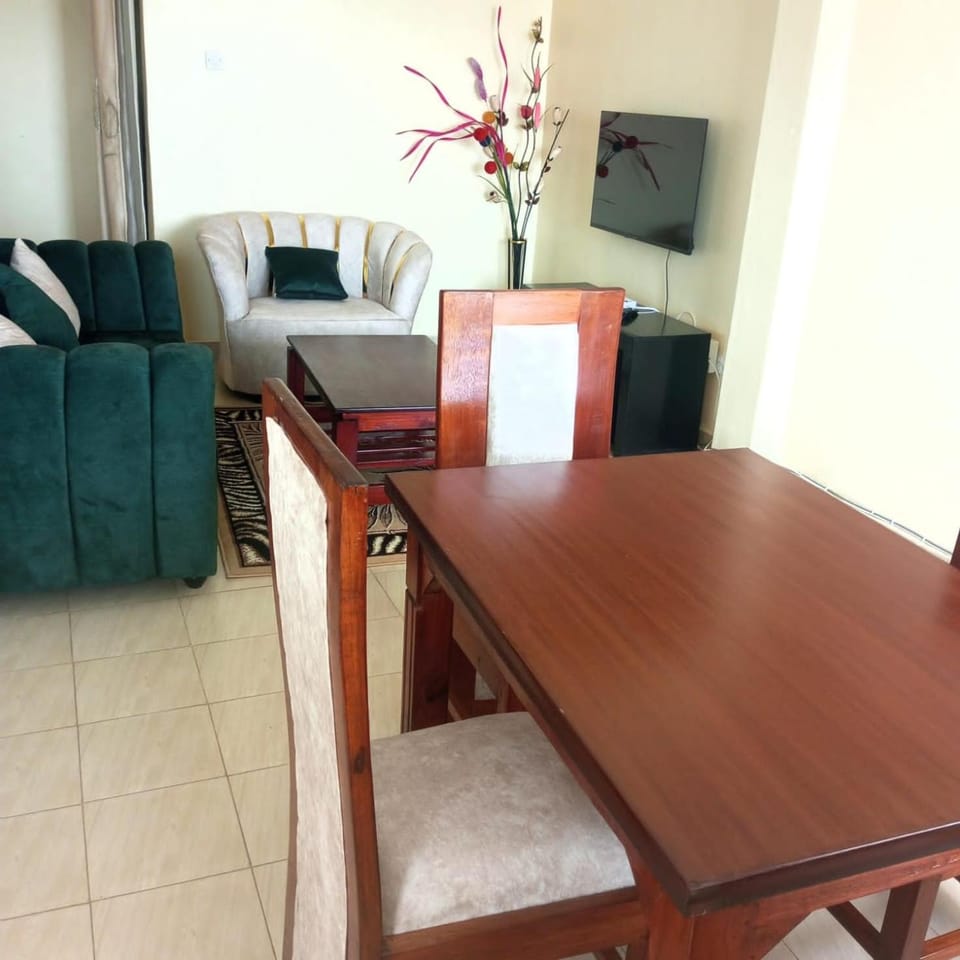 Communal lounge/ TV room, TV and multimedia, Living room, Seating area, Dining area, Evening entertainment