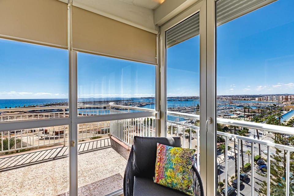 View (from property/room), Balcony/Terrace, Living room