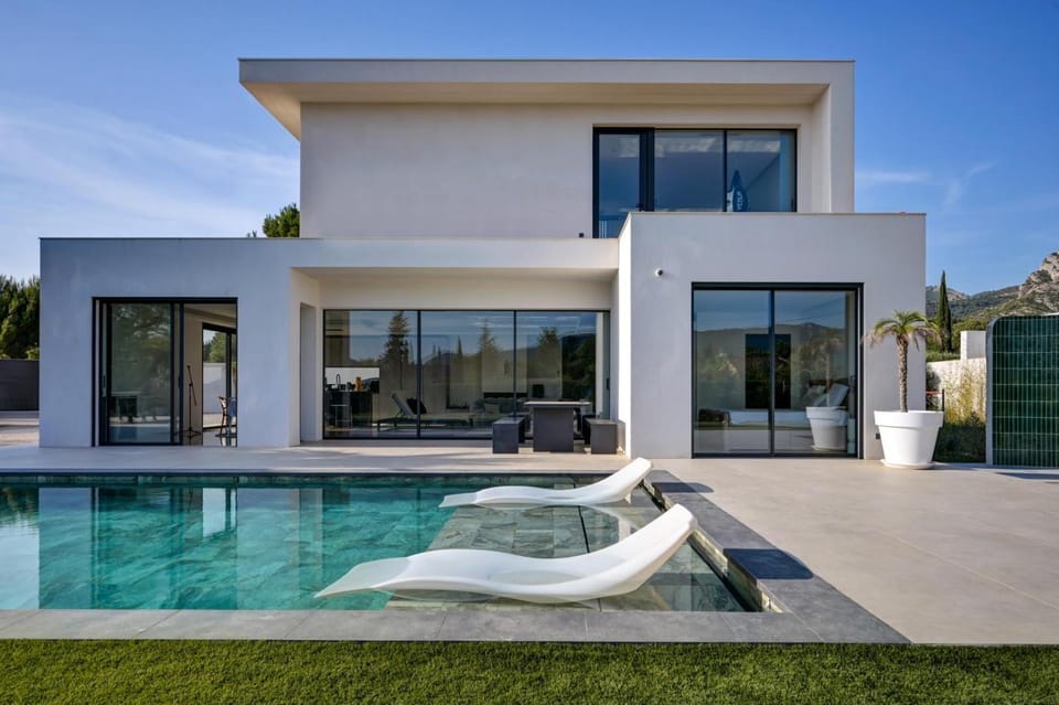 Property building, Natural landscape, Garden, Pool view, Swimming pool, sunbed