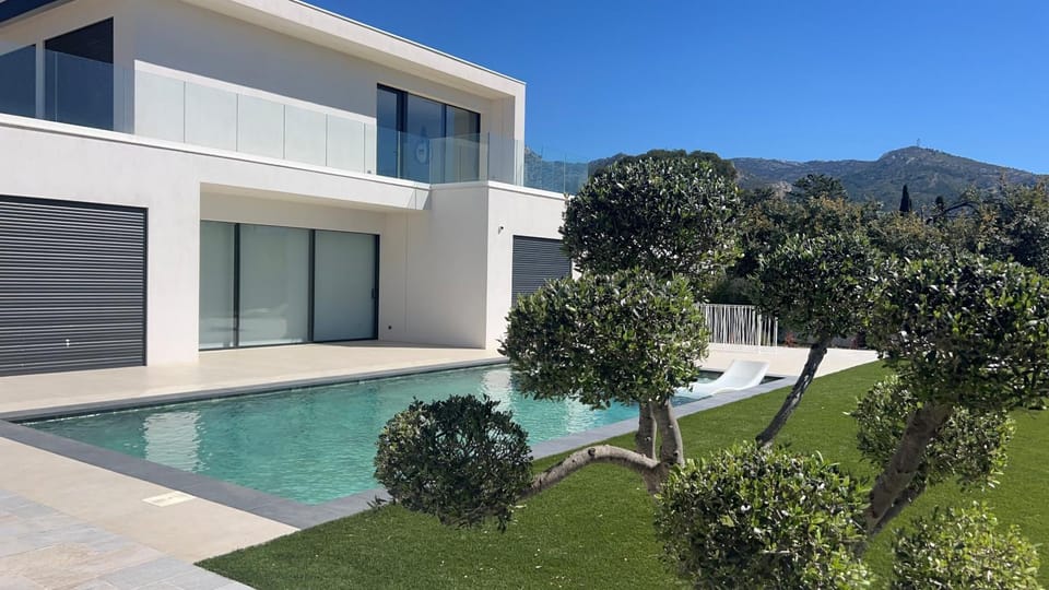 Property building, Swimming pool