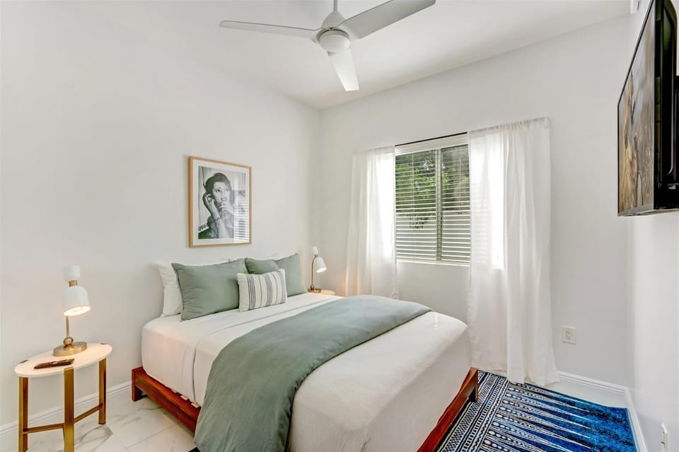Artease 2 -Largest, stylish, Peloton bike, near Wynwood Walls & restaurants House in Miami