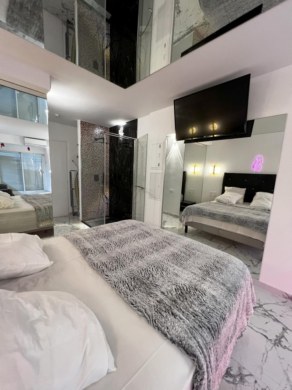 Bed, Living room