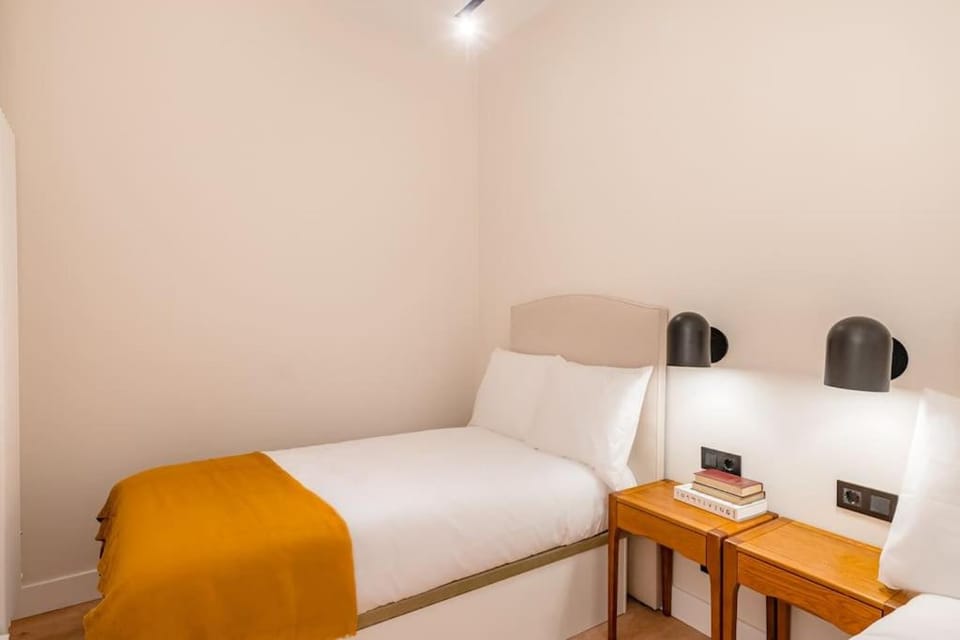 Bed, Photo of the whole room, Bedroom, hair dresser