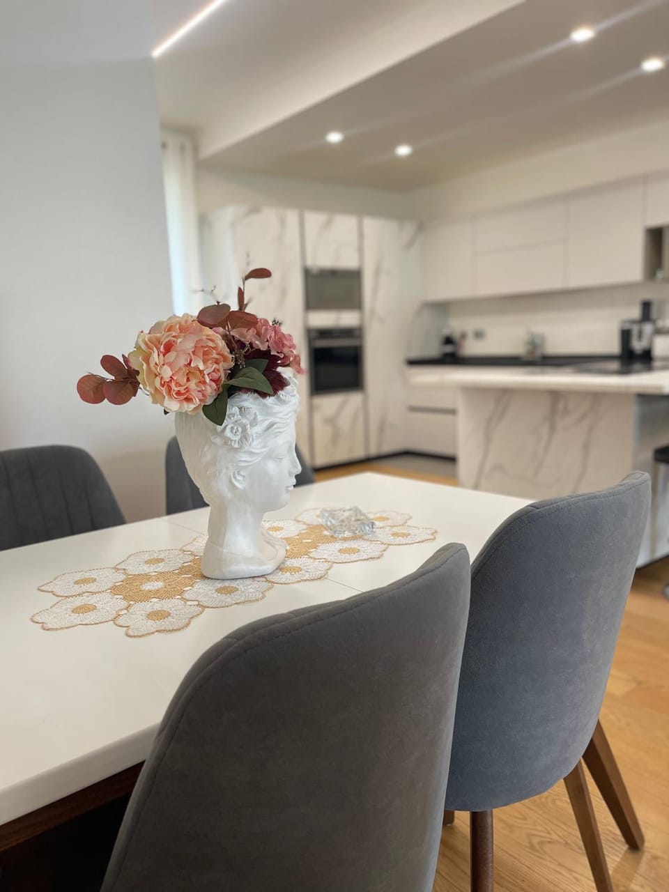 Kitchen or kitchenette, Dining area, minibar, pet friendly, stove