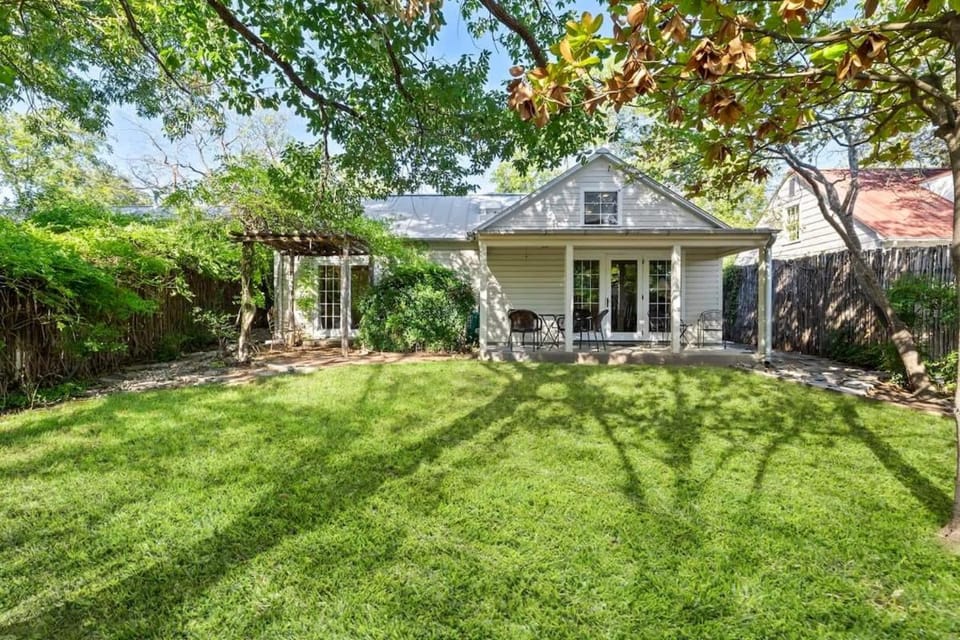 2 Bedroom Haus - 2 Blocks from Main St House in Fredericksburg