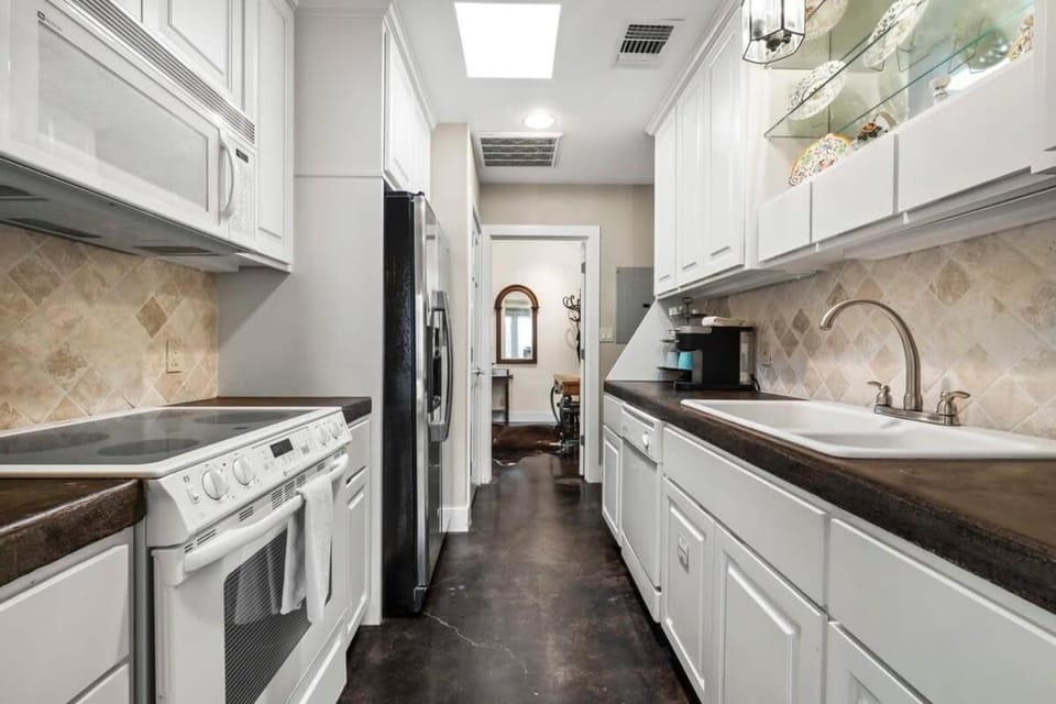2 Bedroom Haus - 2 Blocks from Main St House in Fredericksburg