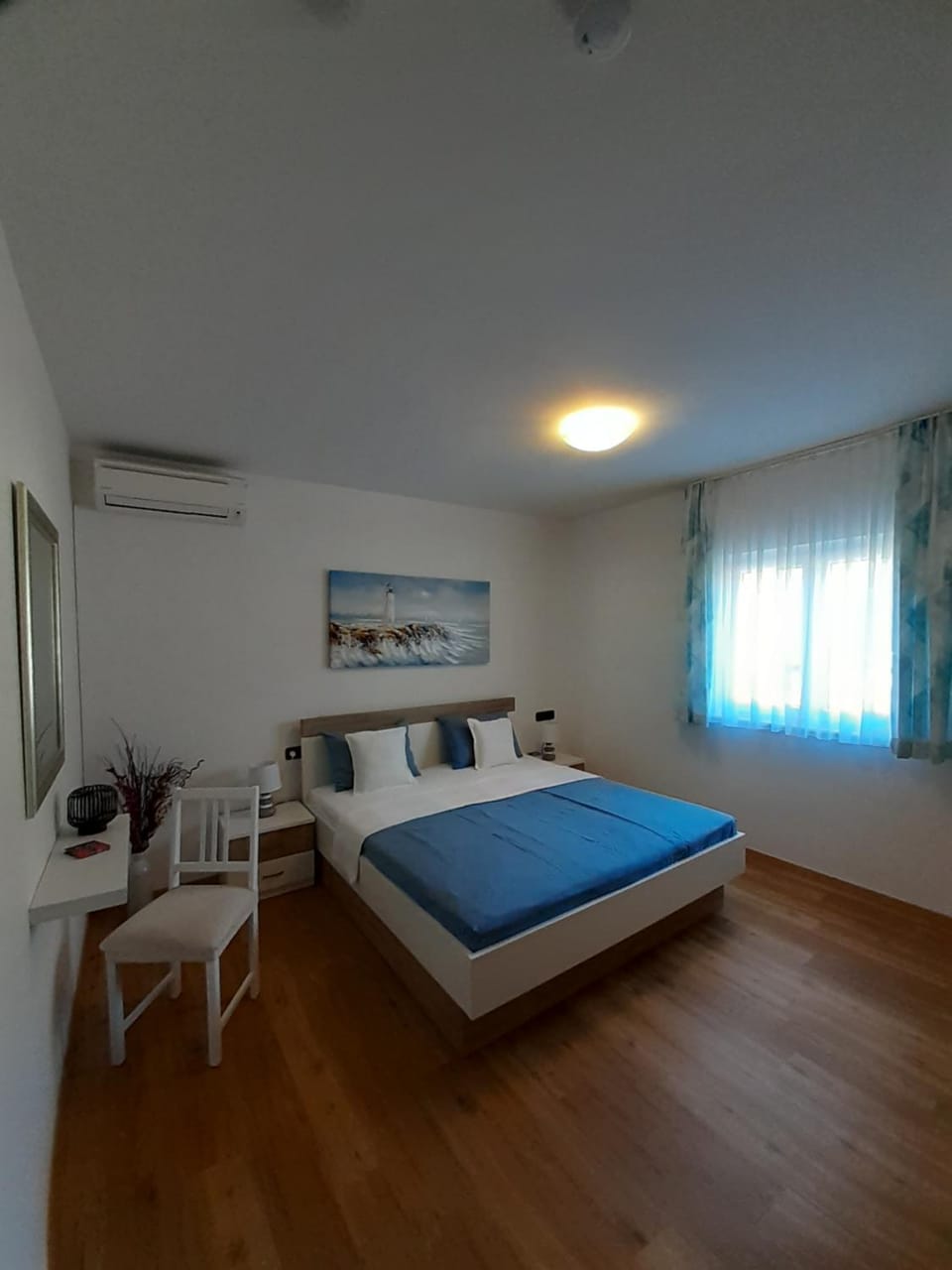 Bed, Photo of the whole room, Bedroom, air conditioner