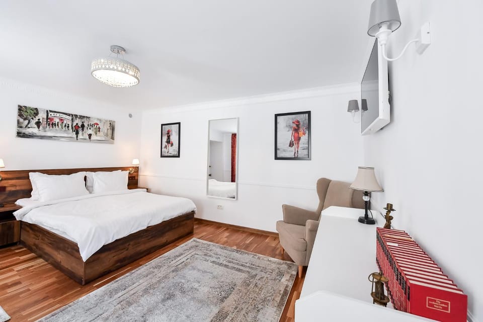 Bed, TV and multimedia, Living room, Photo of the whole room, Bedroom
