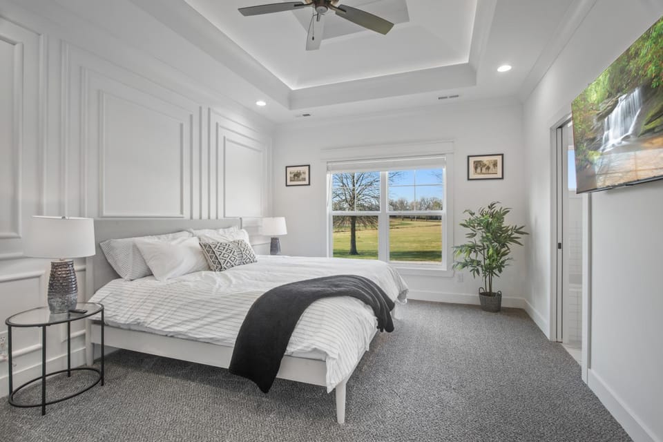 Modern & upscale home near Derby House in Jeffersonville