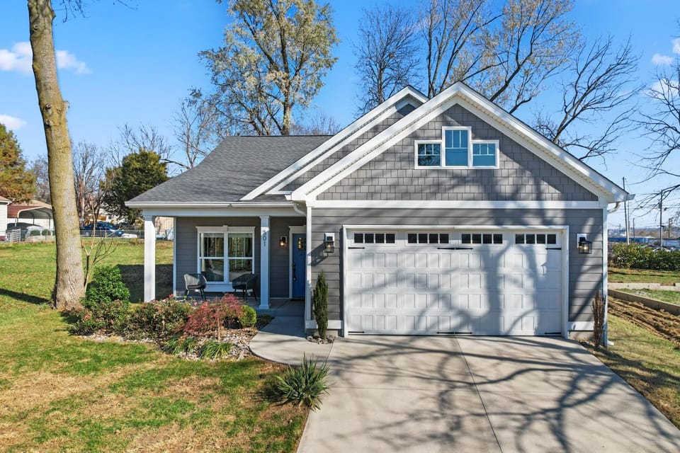 Newly renovated home near Derby House in Jeffersonville