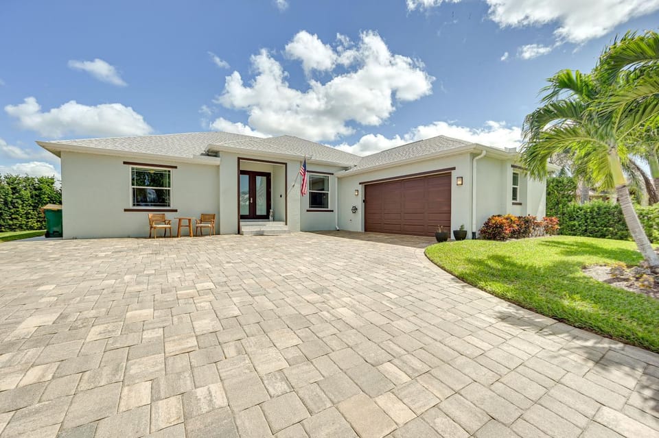 Hot Tub & Lanai! Marco Island Home 2 Mi to Beaches House in Marco Island