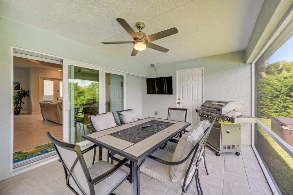 Hot Tub & Lanai! Marco Island Home 2 Mi to Beaches House in Marco Island