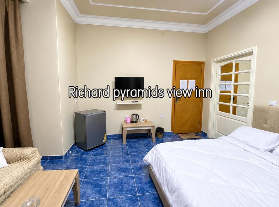 Richard Pyramids inn hotel Bed and Breakfast in Egypt