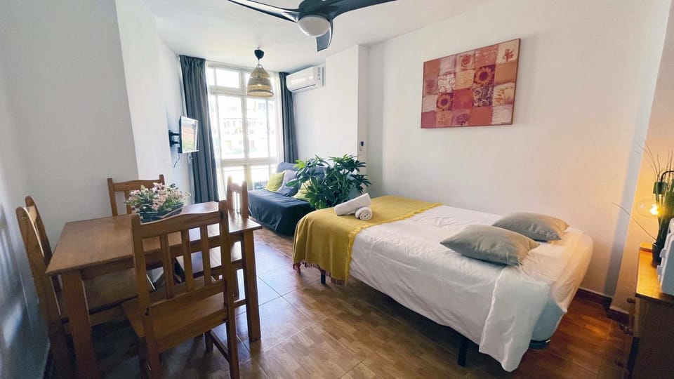Mshome Beach Studio Apartment in Torremolinos