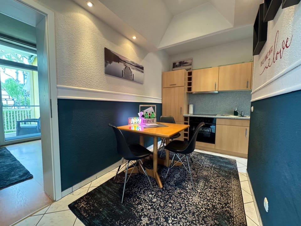 Kitchen or kitchenette, Seating area, Dining area