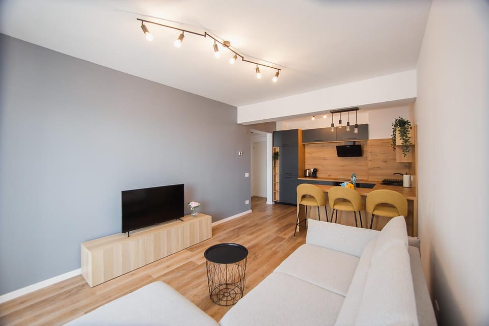 TV and multimedia, Living room, Seating area, Evening entertainment