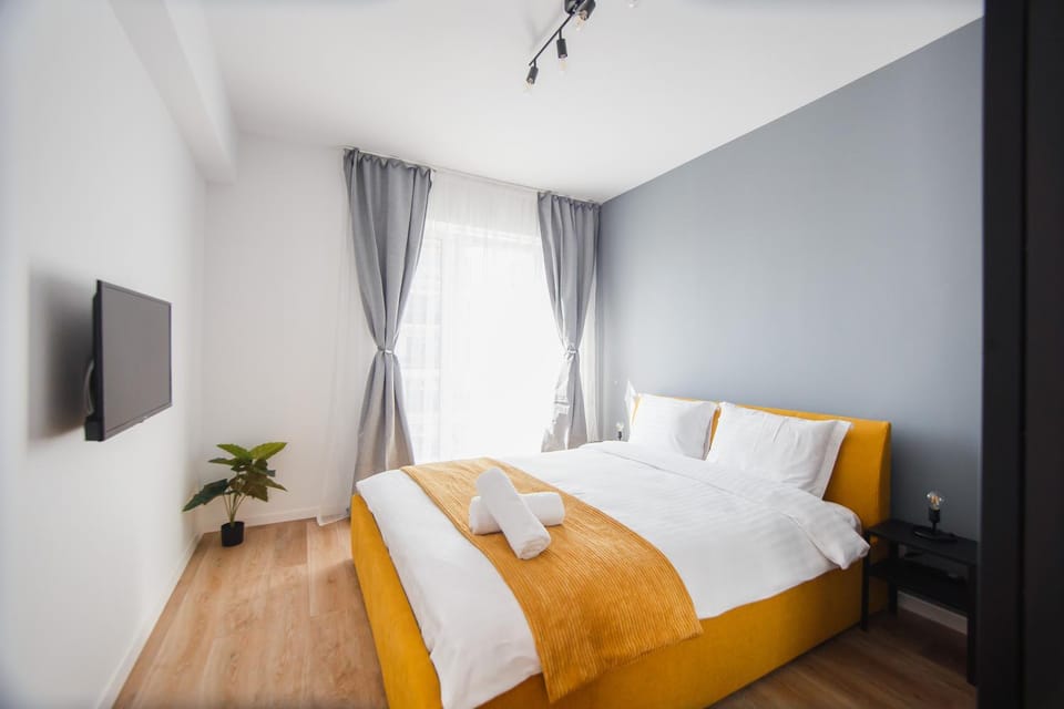 Bed, TV and multimedia, Bedroom