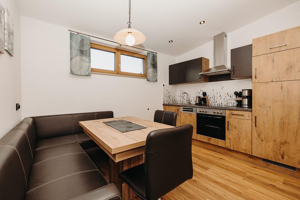 Kitchen or kitchenette, Dining area, dishwasher, oven, stove