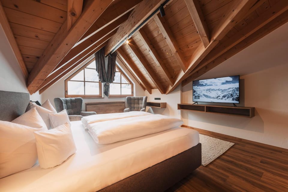 Staff, Photo of the whole room, Bedroom, room service