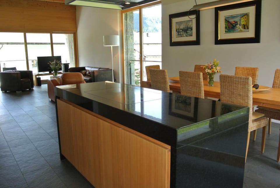 Dining area, kitchen