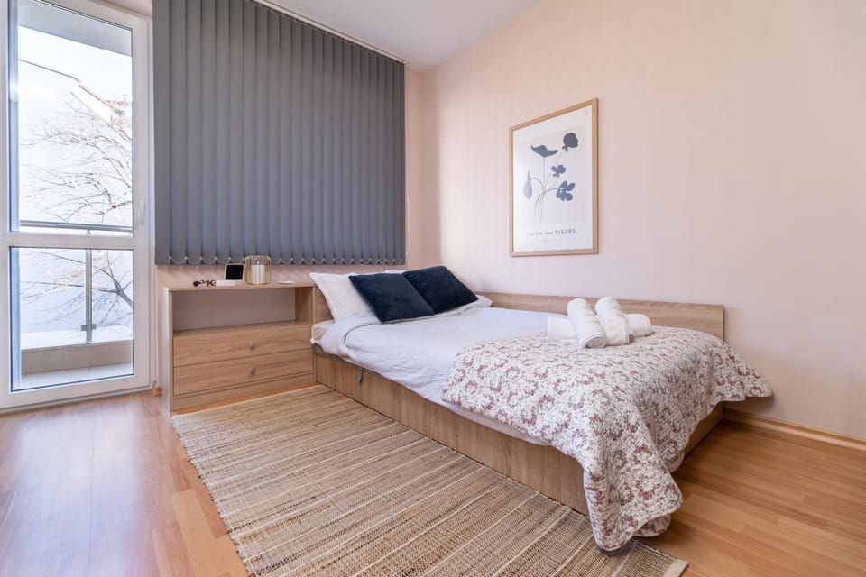 Bed, View (from property/room), Photo of the whole room, Bedroom, towels