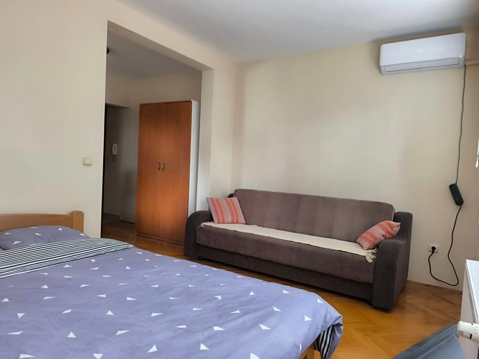 Bed, Bedroom, air conditioner