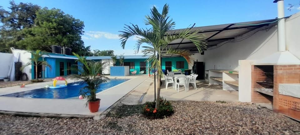 CASA QUINTA VILLA CECILIA CARMEN DE APICALA House in Carmen Apicala