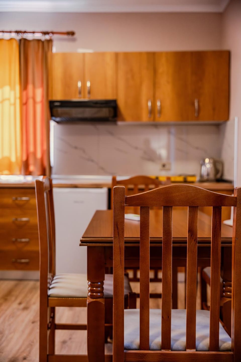 Kitchen or kitchenette, Dining area, stove