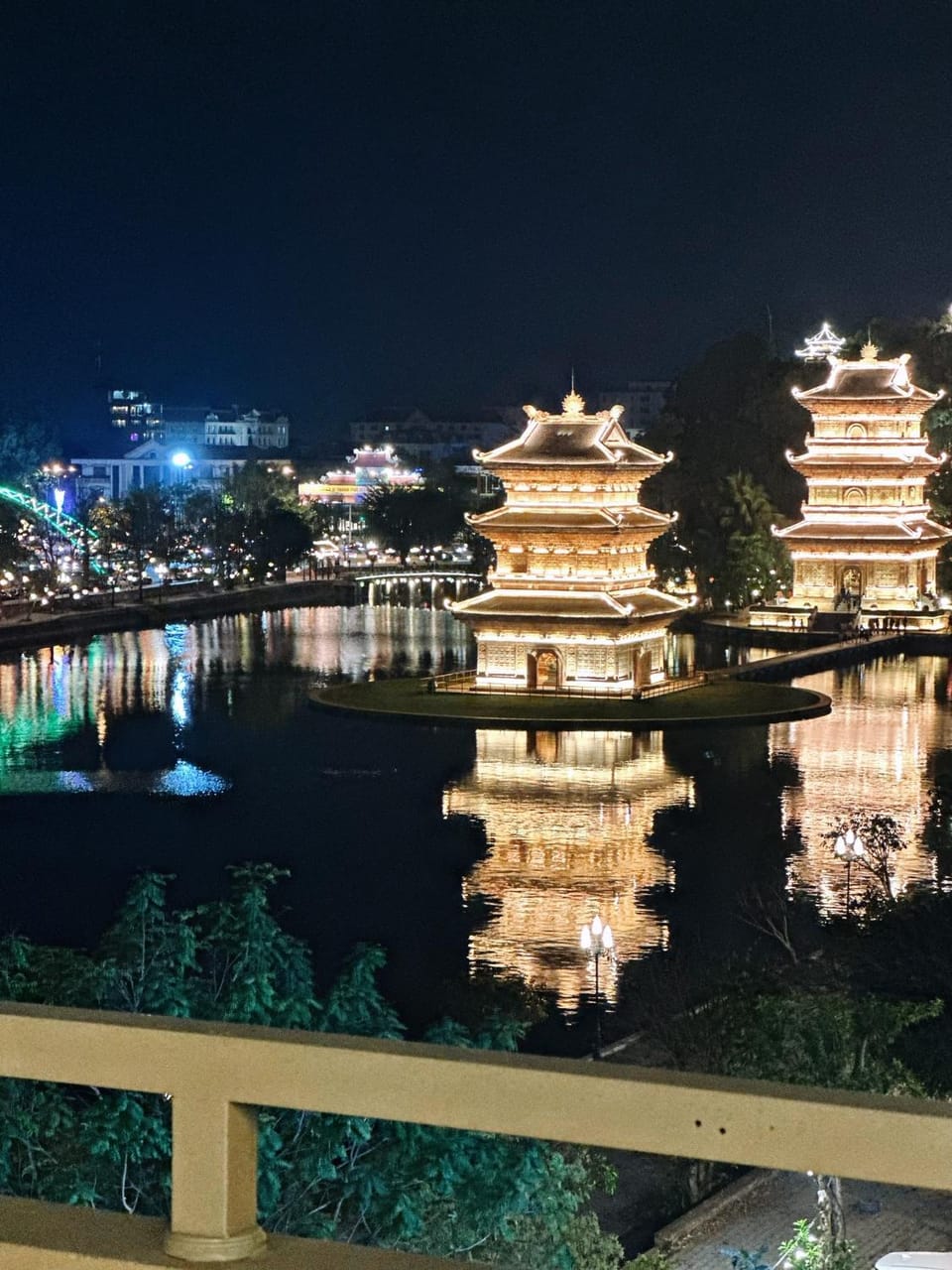 Nearby landmark, Lake view