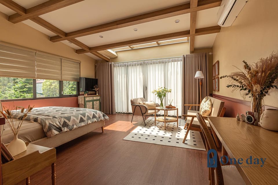 Bed, TV and multimedia, Living room, Photo of the whole room, Seating area, Bedroom