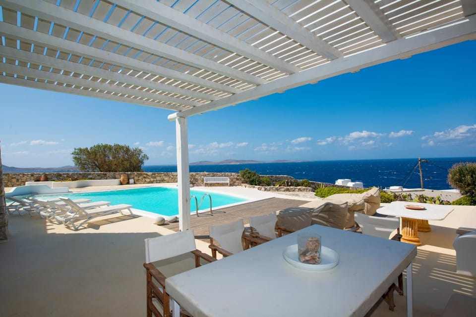 Balcony/Terrace, Dining area, Swimming pool, sunbed