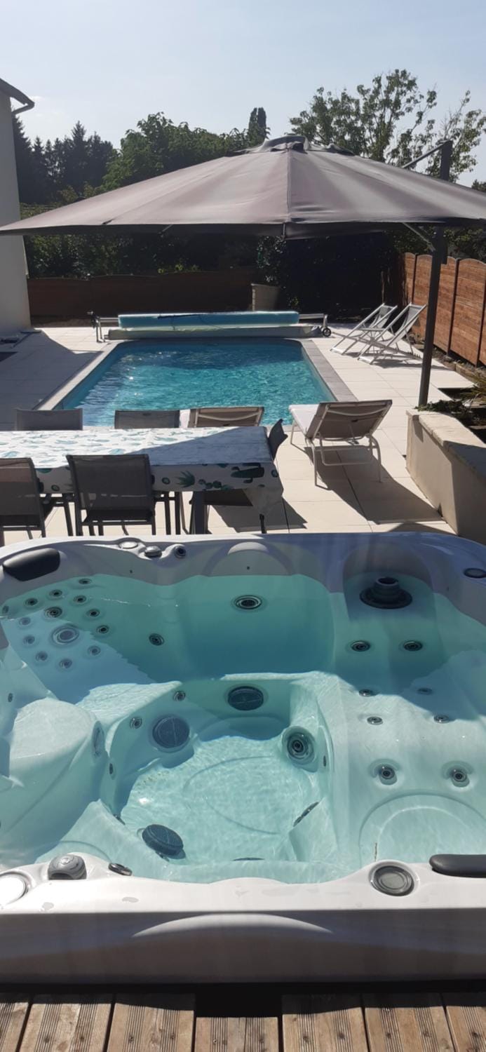 Patio, Hot Tub, Swimming pool, sunbed