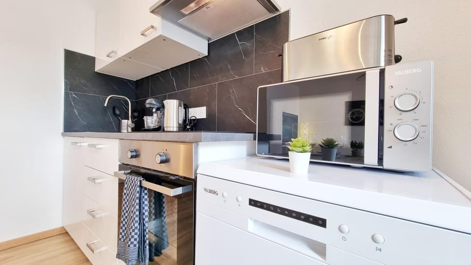 Coffee/tea facilities, dishwasher, minibar, pet friendly, stove, toaster, kitchen