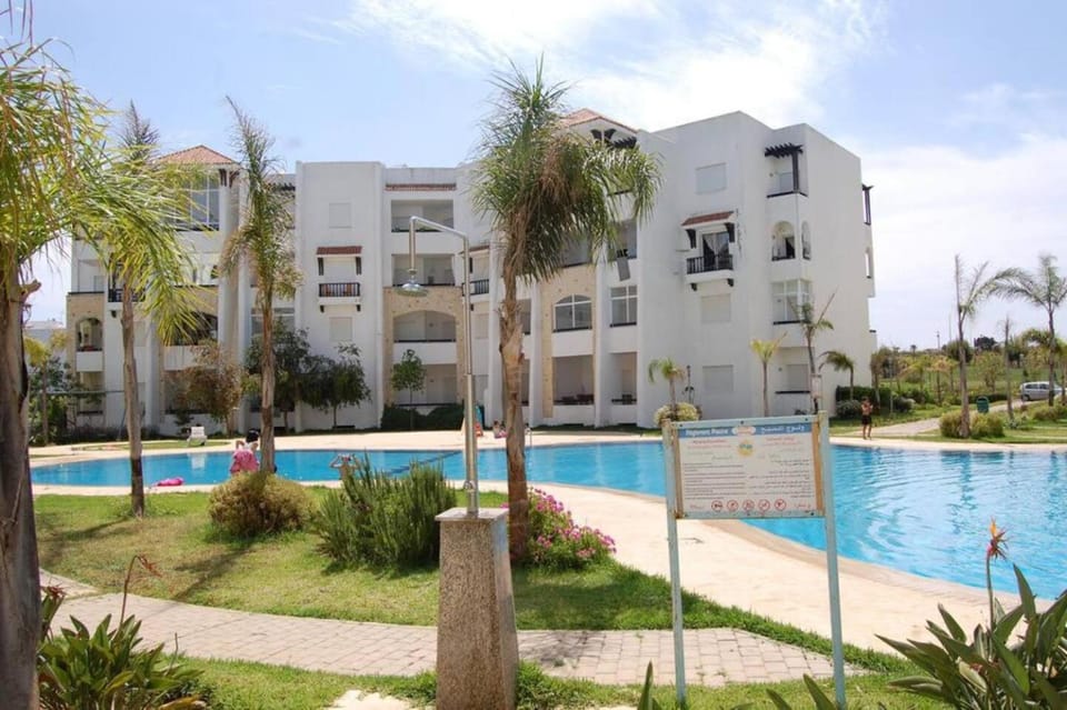 Property building, Spring, Day, Garden, Garden view, Pool view, Swimming pool, sunbed