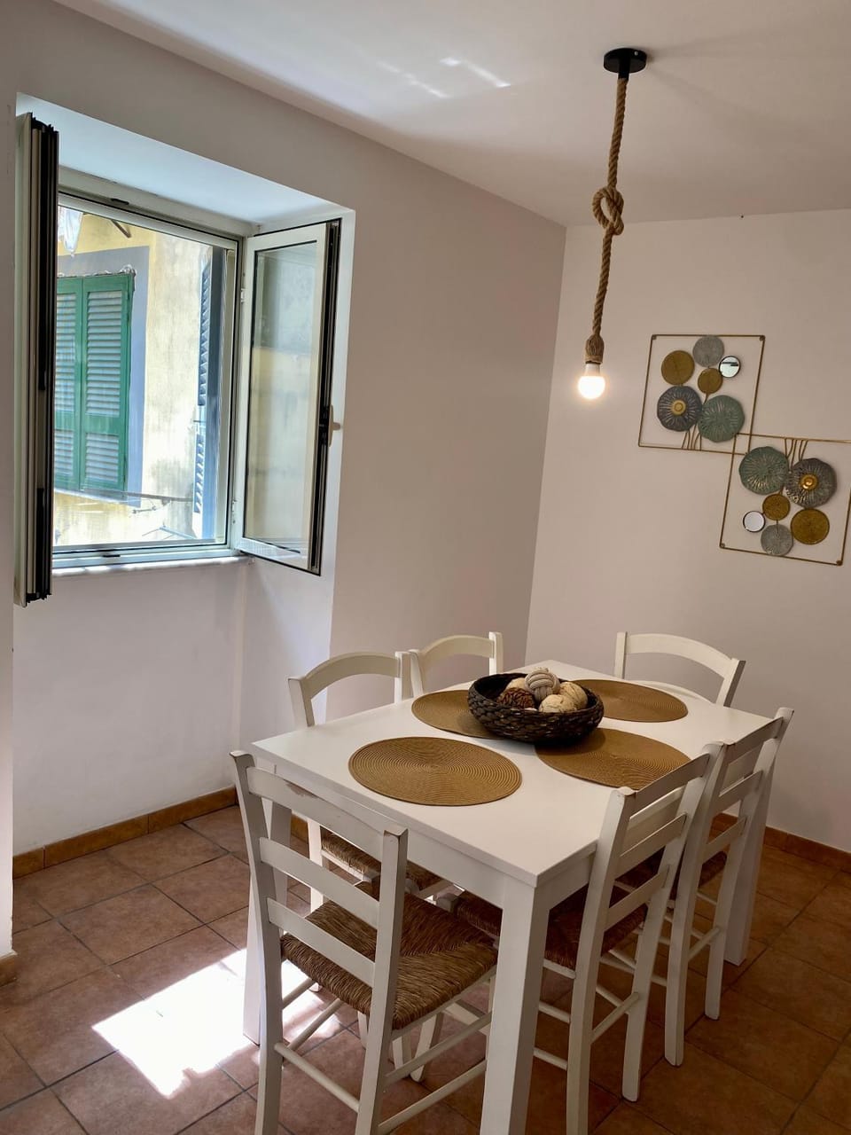 Seating area, Dining area
