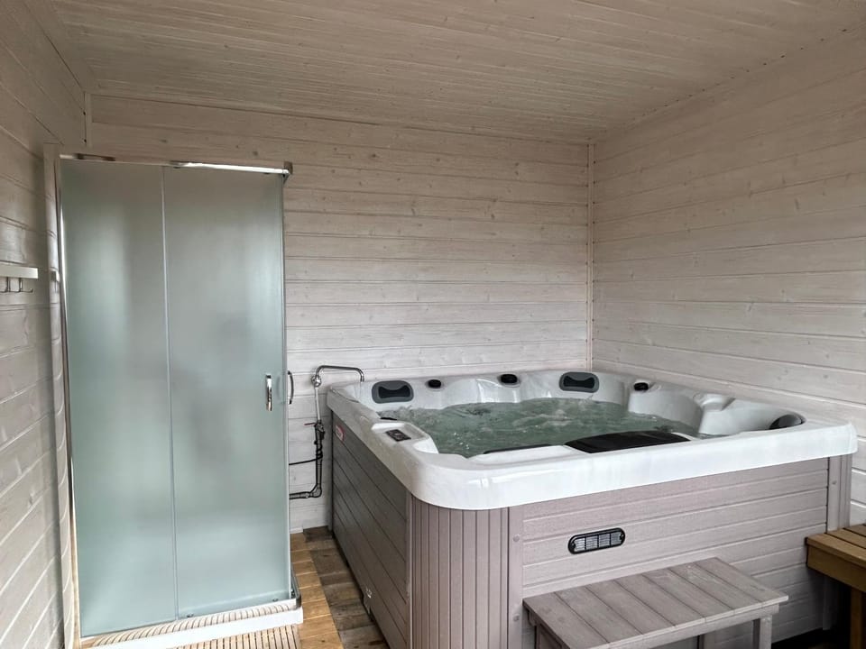 Domek Wester House Fuleda z Sauną Jacuzzi i Kominkiem House in Poland