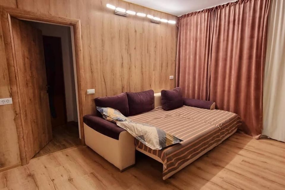 Bed, Living room, Photo of the whole room, Seating area, towels