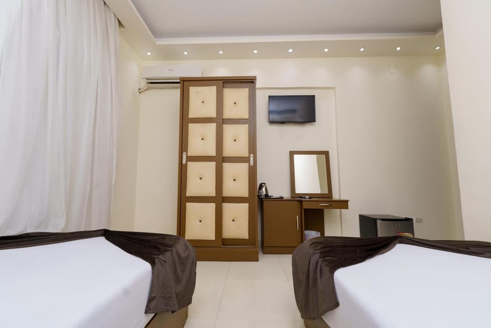 TV and multimedia, Photo of the whole room, Bedroom