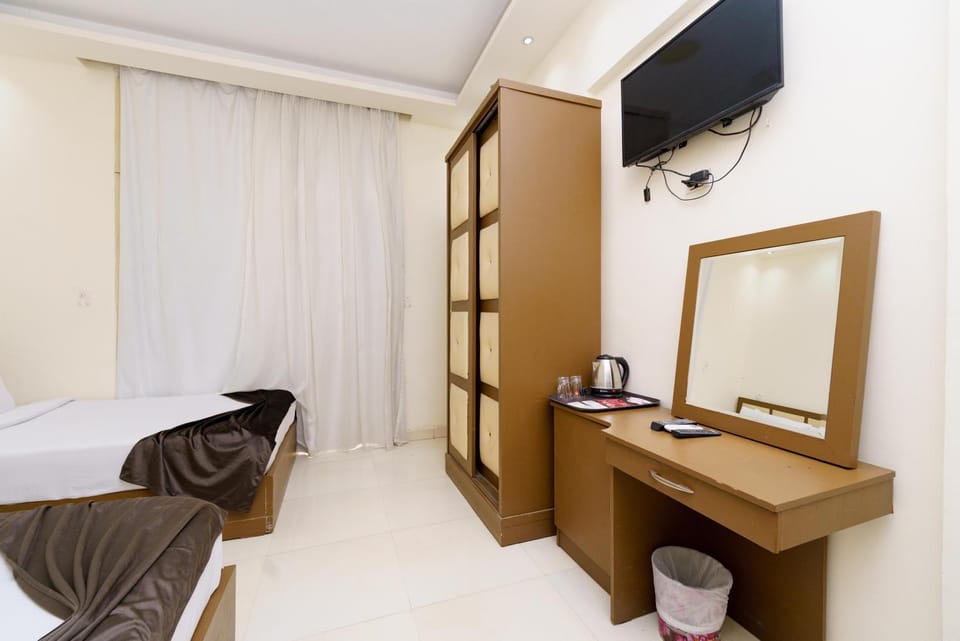 TV and multimedia, Photo of the whole room, air conditioner