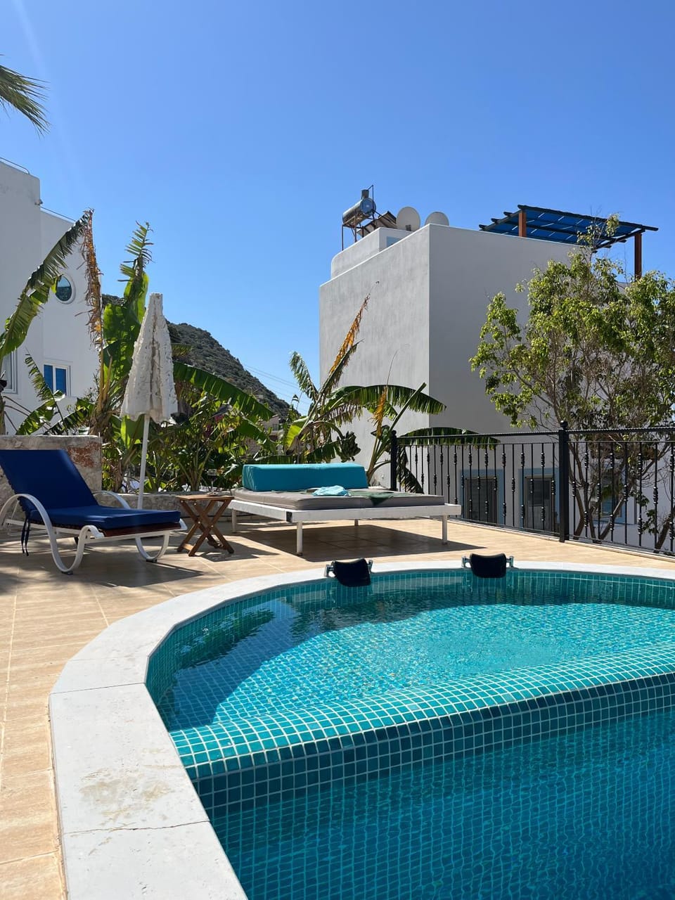 Swimming pool, sunbed