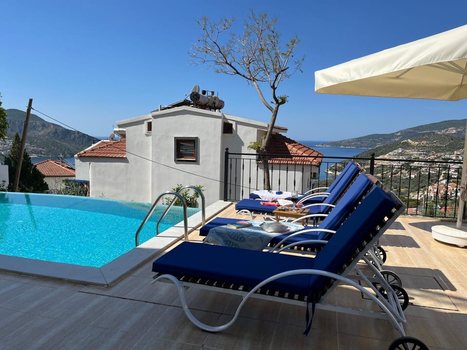 Swimming pool, sunbed